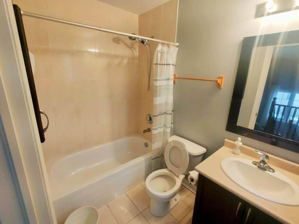 Affordable Room With Free Parking In Newmarket On Exterior photo