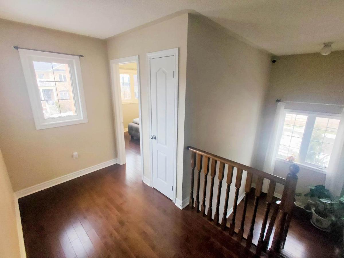 Affordable Room With Free Parking In Newmarket On Exterior photo